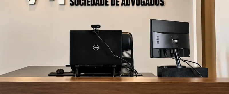 Mesa de recepção do escritório, na sede em Boituva